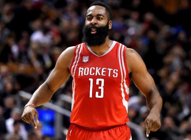  退役球星转型教练席，执教首秀备受瞩目