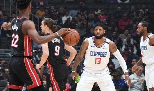  米切尔三分如雨骑士浇灭热火攻势