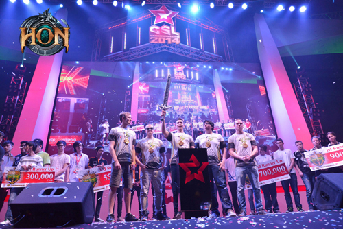  电竞职业联赛激战正酣冠军悬念迭起  