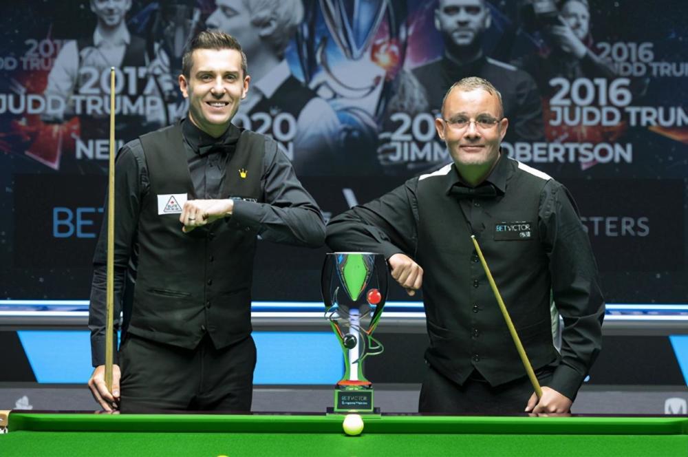  梅德韦杰夫硬地称王，上海劳力士大师赛折桂