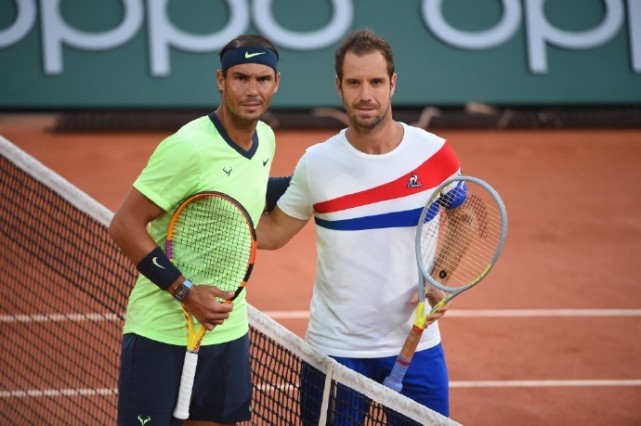  丘里奇ACE雨突袭，创纪录横扫晋级第二轮